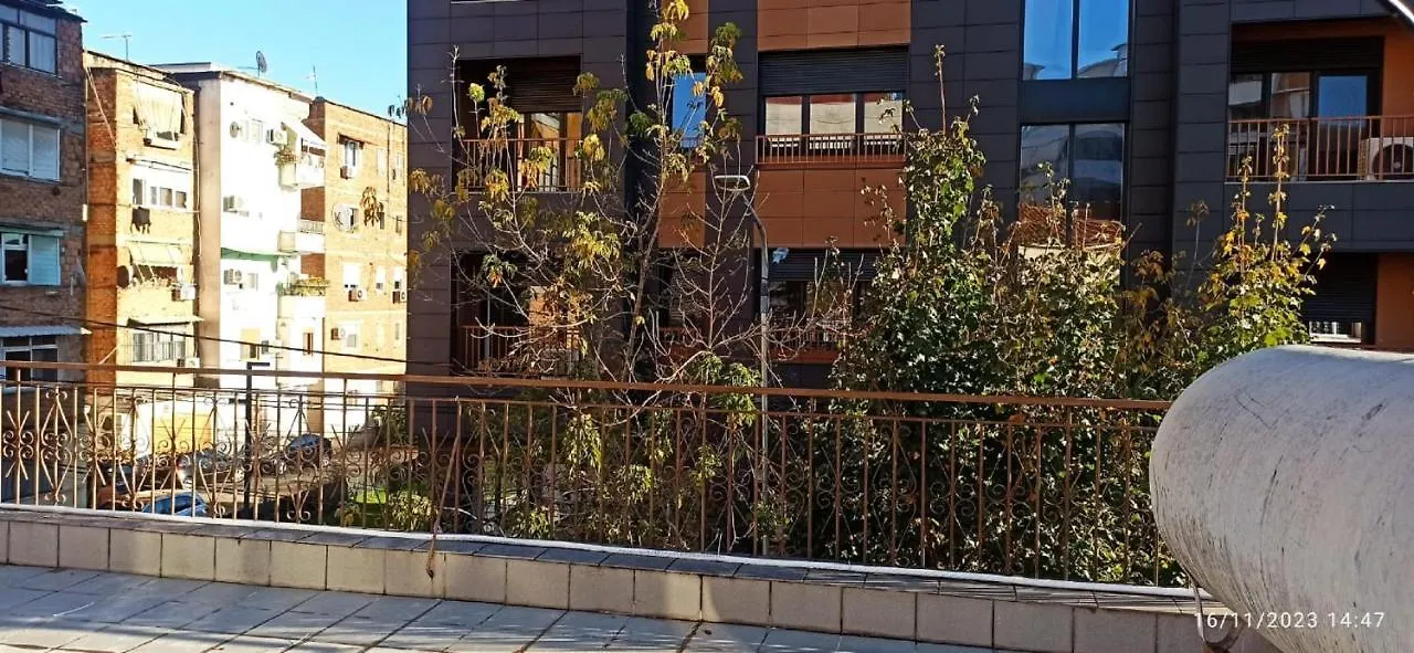 Sina Royal Hostel Тирана Албания