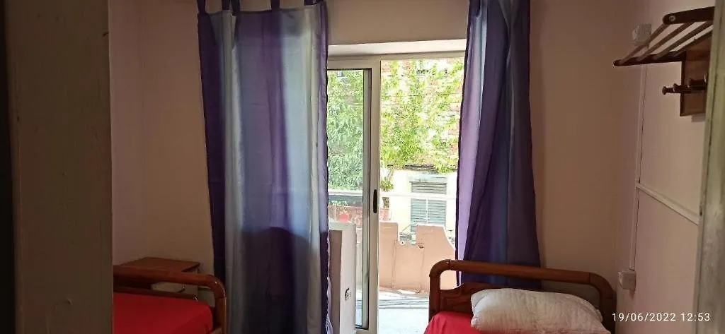 Sina Royal Hostel Тирана Албания