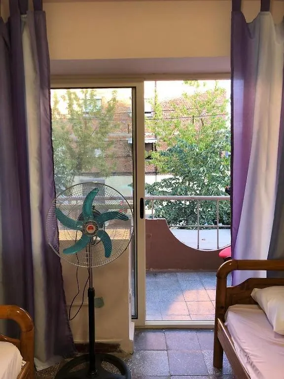 Sina Royal Hostel Тирана