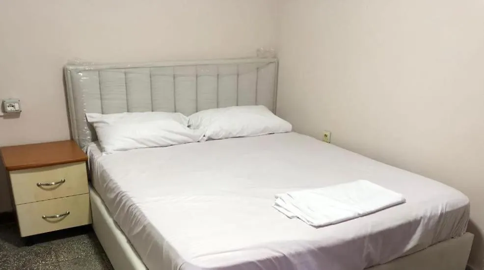 Sina Royal Hostel Тирана Албания