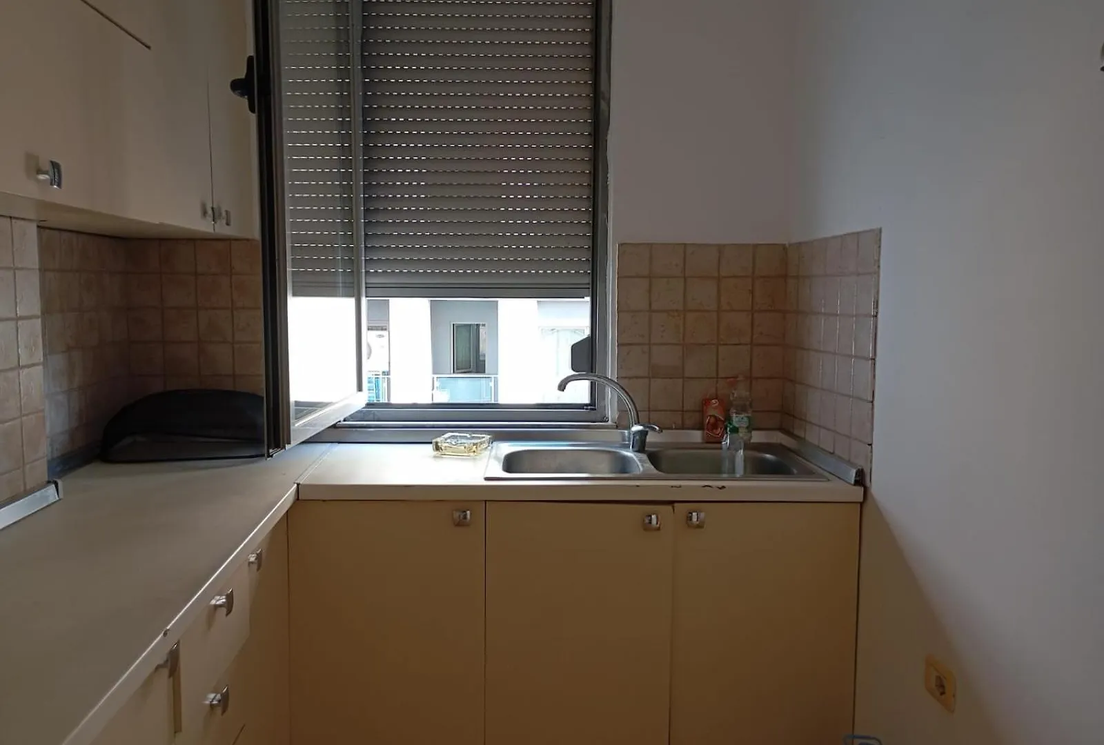 Sina Royal Hostel Тирана