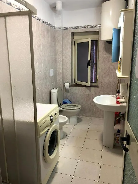 Sina Royal Hostel Тирана Албания